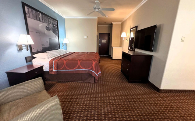 Super 8 by Wyndham IAH West/Greenspoint