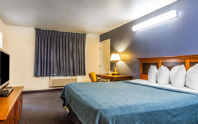 Auburn House Hotel
