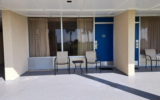 Days Inn & Suites by Wyndham Jekyll Island