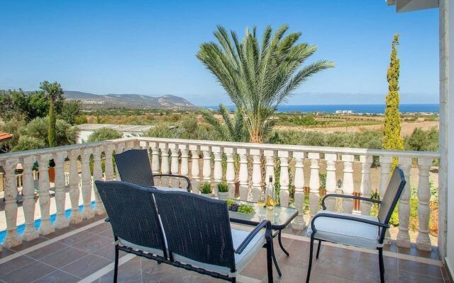Twin Palms - Exclusive Luxury Villa Near Latchi