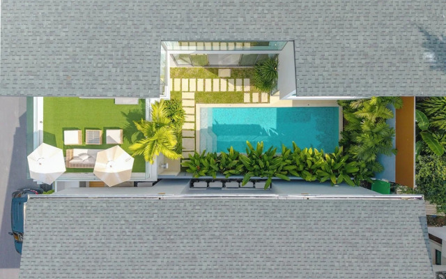 Near Beach & Famous Boat Ave V217