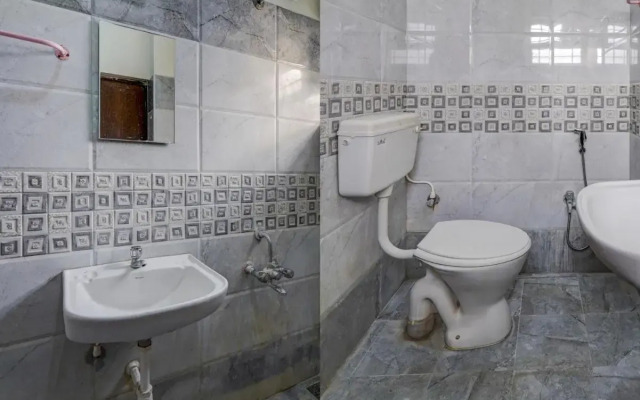 OYO Flagship 805216 Senthamizh Residency