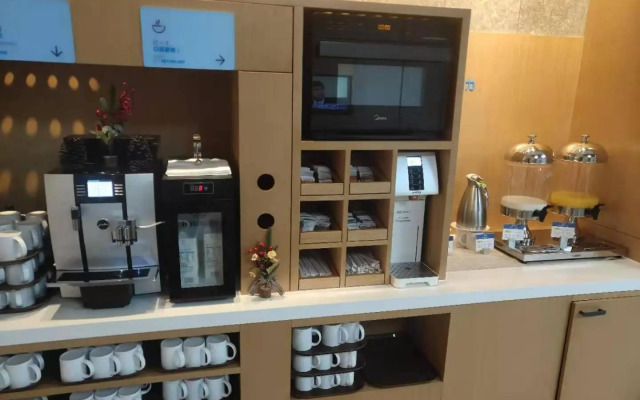 Holiday Inn Express Shanghai Kangqiao by IHG