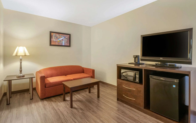 Econo Lodge Inn & Suites Des Moines Fairgrounds Area