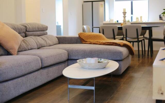 Cheerful 3-bedroom townhouse close to the city