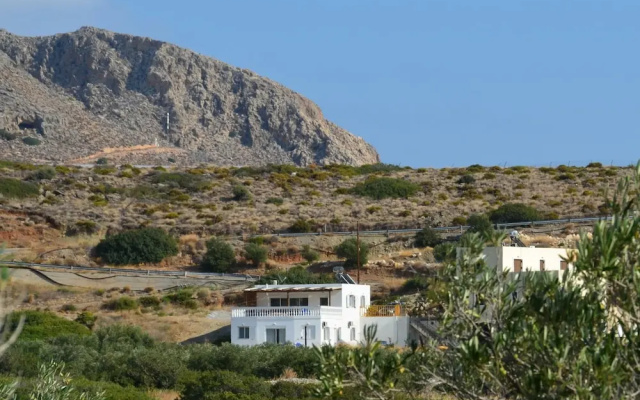 Villa in Makry Gialos Near Sandy Beach