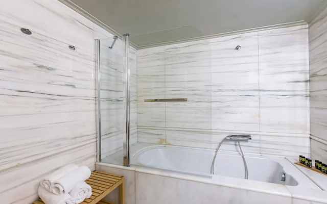 Aerides 3 Luxury Suites
