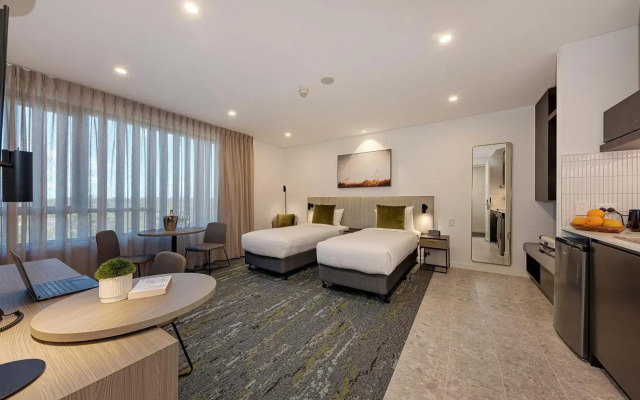 Littomore Suites Kingswood