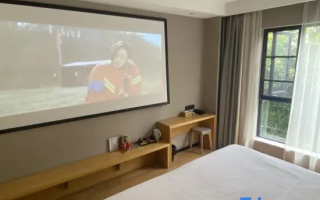 the L Hotel (Hongya Central Plaza Store)