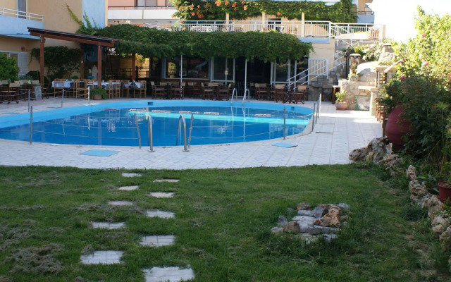 Roxani Hotel
