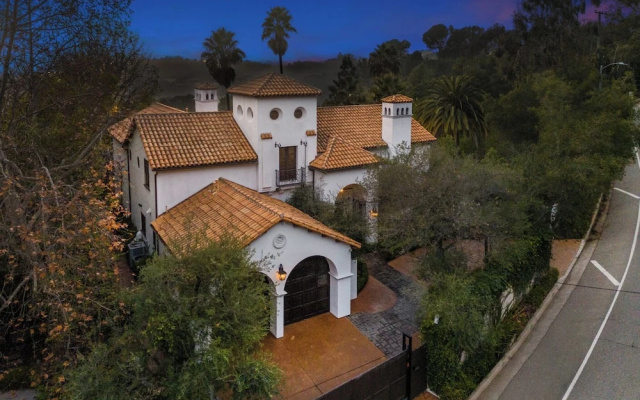 Spanish Villa - Stunning Coldwater Canyon Villa With Pool and Views