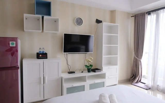 Modern Designed And Strategic Studio Room At Beverly Dago Apartment
