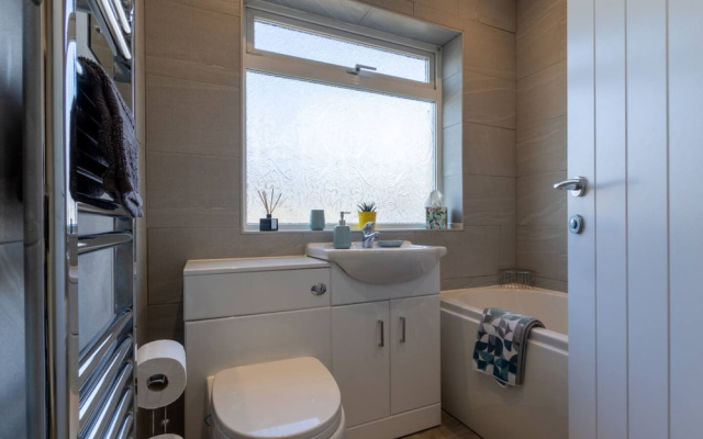Altham Place-fully Refurbished 2-bath Bungalow