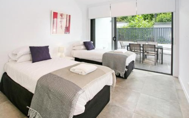 Views from Red Hill Modern and Spacious Split Level Executive 3BR Red Hill Apartment Close to CBD – Guest Rooms – Brisbane