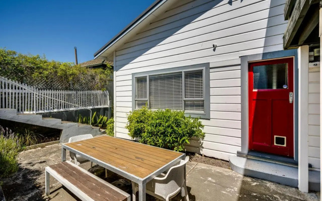Views on Colenso - Napier Holiday Home