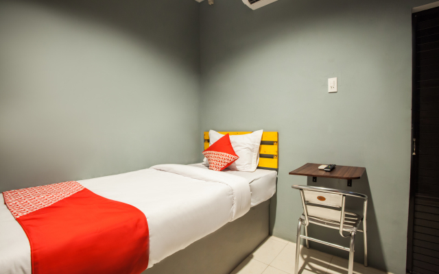 OYO 990 Stadion Residence Syariah