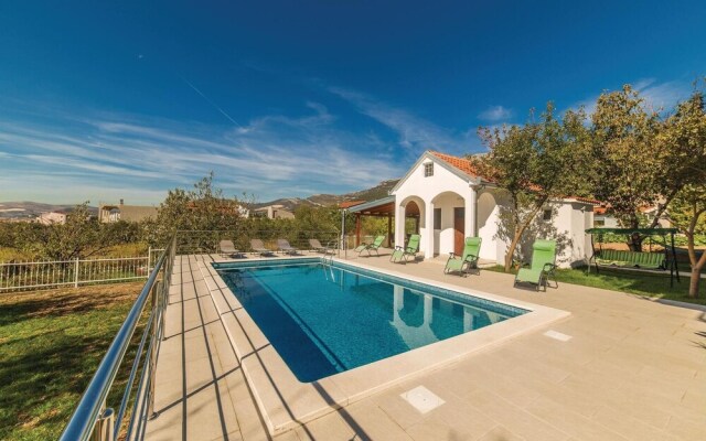 Nice Home in Kastel Luksic With Wifi and 1 Bedrooms