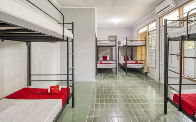 RedDoorz Hostel near Adisucipto Airport Yogyakarta
