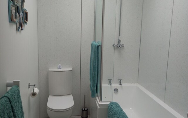Inviting 2 Bed Apartment in Westwood ho