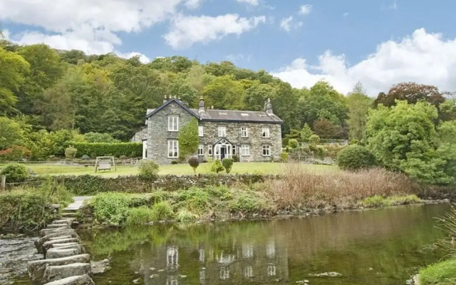 Riverbank At Stepping Stones