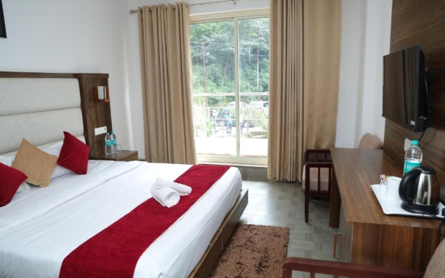 Aroha By Rishikesh - Swimming Pool & Spa