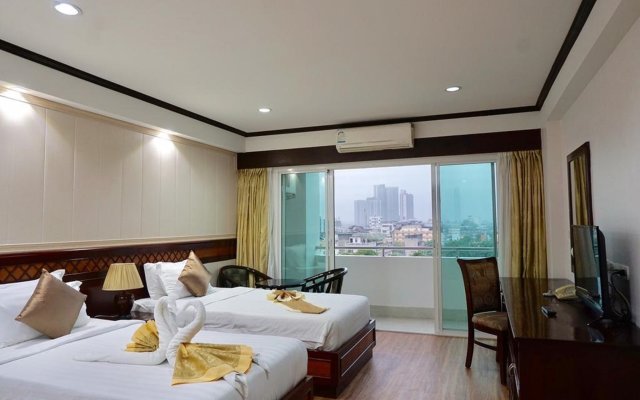 Miloft Sathorn hotel