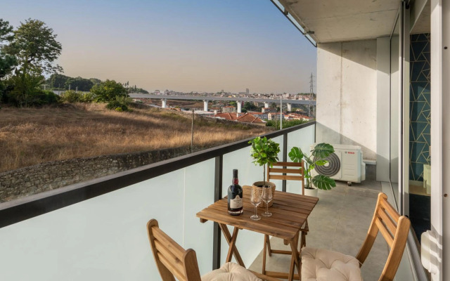 Luxurious Impressive Apartment - Balcony and Pool