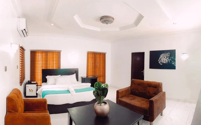 Royal Court Lounge & Boutique Hotel