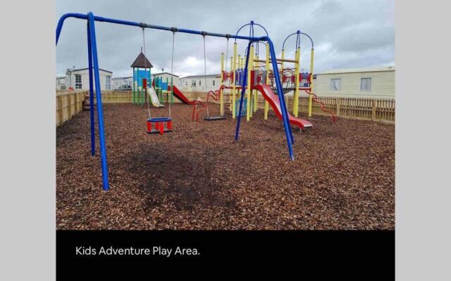 Alberta holiday park, Whitstable, 2 Bed park home DP42