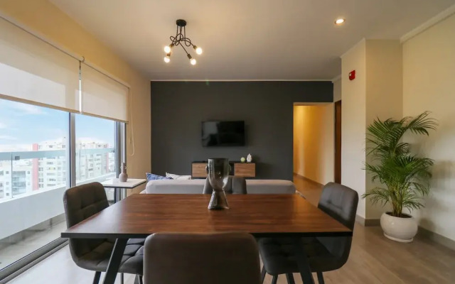 w Majestic 2BR w Modern Balcony in Miraflores