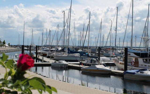 Spacious apartment in Boltenhagen near the beach