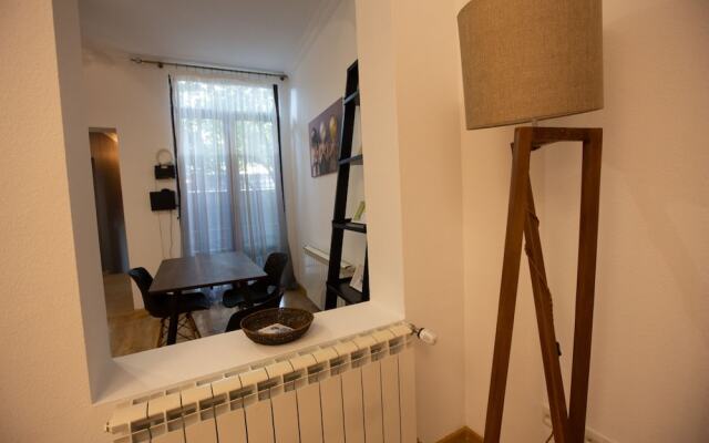 Veranda House on Samreklo 25