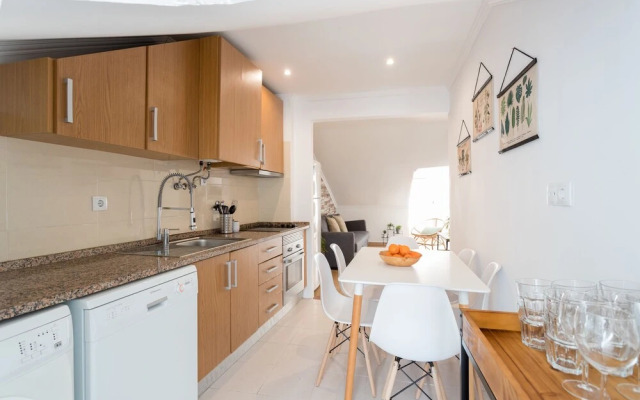 Rato Cozy 3BR w/balcony - by LU Holidays