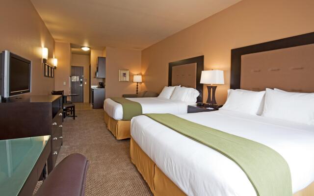 Holiday Inn Express & Suites Eau Claire North, an IHG Hotel