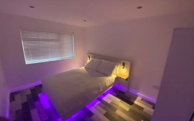 Stunning Truro 1-bed - Sleeps 2 & Parking