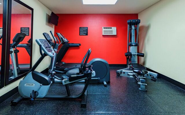 Country Inn & Suites by Radisson, Appleton Airport - Fox River Mall Area