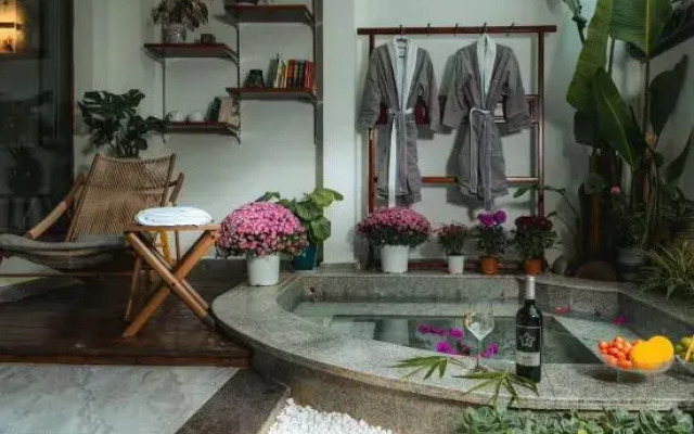 Jiahe Hot Spring Villa B&B