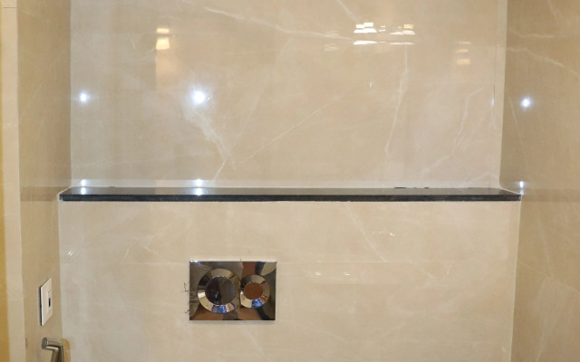 Hotel Aarunya Royale