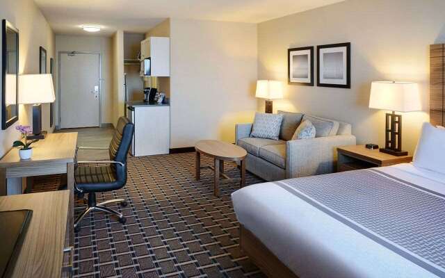 Pomeroy Inn And Suites Vermilion