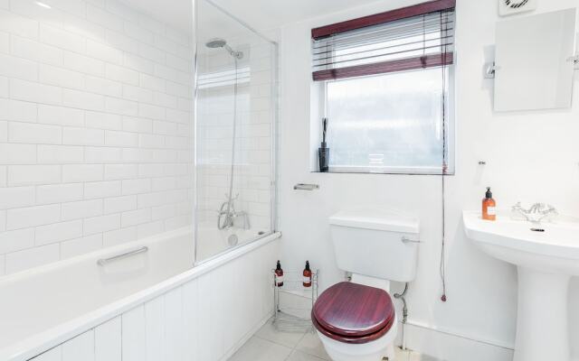 Bright Welcoming Apartment With Terrace, Fulham 3 bed