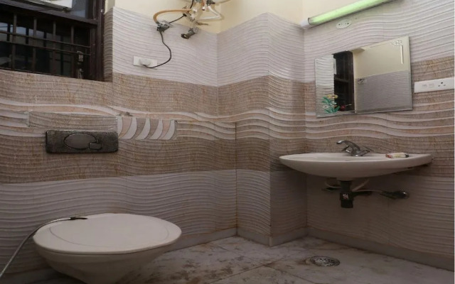 Hotel Gurudham Vrindavan by OYO Rooms