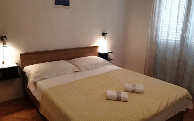 Nina - Free Private Parking - A3