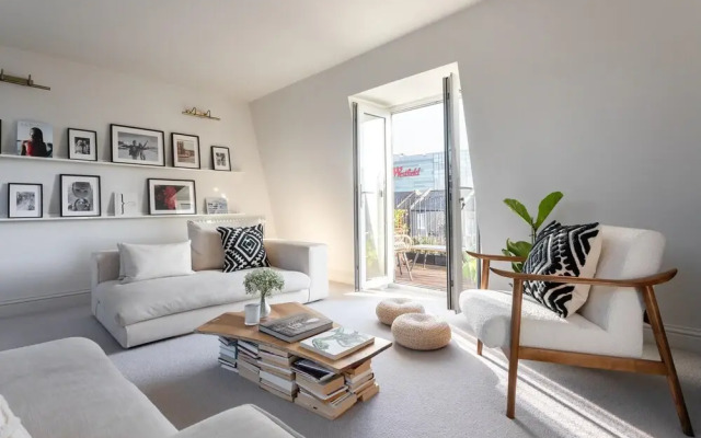 Macfarlane Road II by Onefinestay