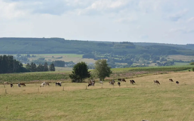 Child Friendly Holiday Home in Bouillon near River