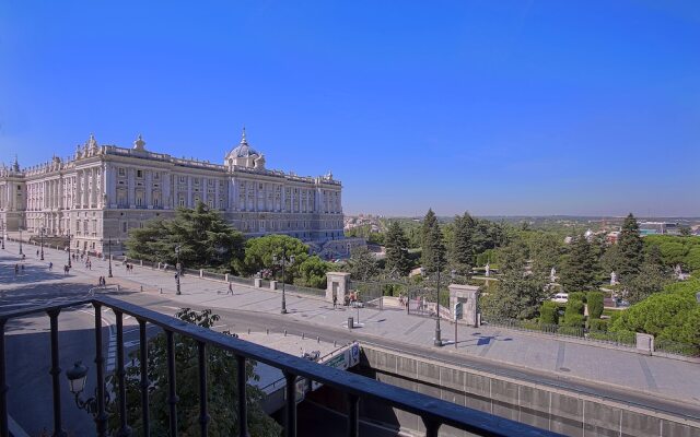 Large 3 Bd Apartm 200 M Square with View To the Royal Palace. Palacio