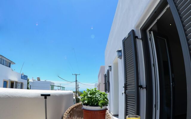 Naxos Petite Studios