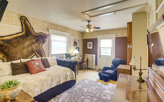 Algoma Victorian - Steps to Lake Michigan!