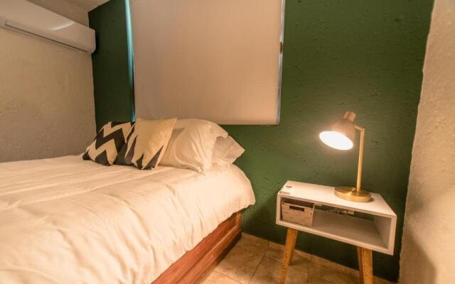 Depto. Hangar 4 col. Unidad Nacional Plaza Jalisco.