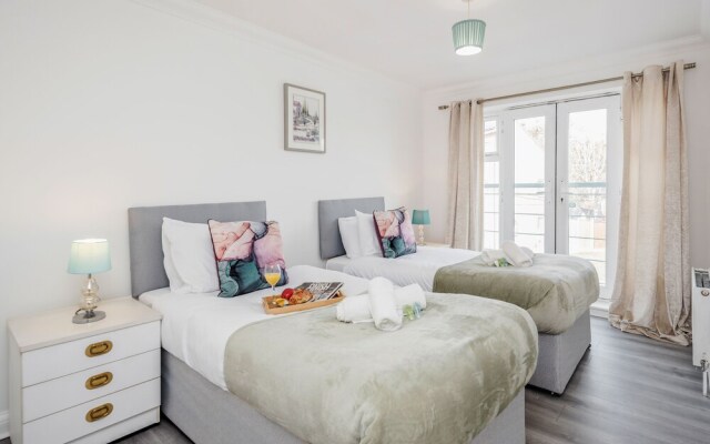 Bright and Cozy 2-bed Apartment in Dagenham