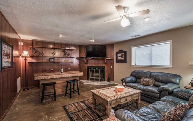 Bogie - Five Bedroom Cabin with Hot Tub